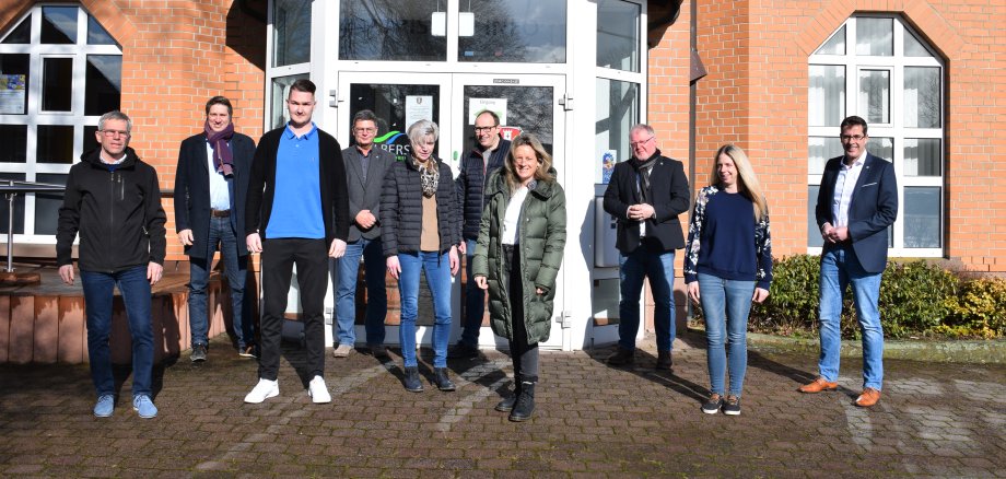 Gemeinsam sind sie stärker mit einem Steueramt, v.li.: Büroleiter Ralf Debus (Stadt Homberg), Bürgermeister Dr. Nico Ritz, Carsten Schmidt, Büroleiter Michael Bühn (Marktflecken Frielendorf), Anja Köhler, Udo Assmann-Zinn (Finanzverwaltung der Stadt Schwarzenborn), Nicole Seipel, Bürgermeister Jürgen Liebermann, Nicole Ciba und Bürgermeister Thorsten Vaupel.